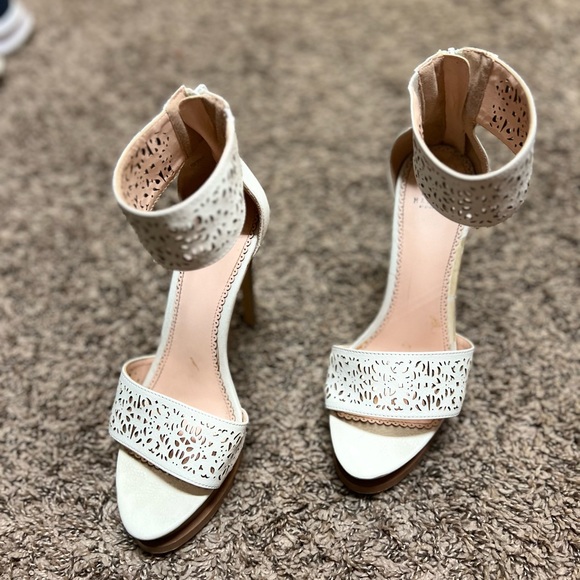 All white 7.5 Madison 6in high heels - Picture 4 of 4
